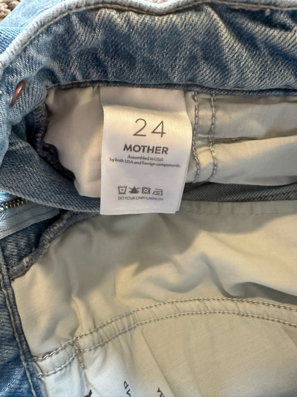 Mother The Quartet Breaker Skimp Jeans in I'm With The Band
Size 24​ - Picture 9 of 11